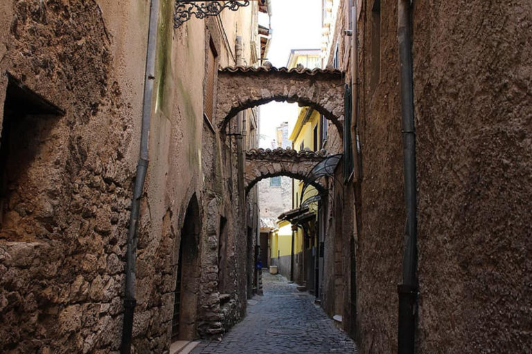 alatri-alley-archi-arc